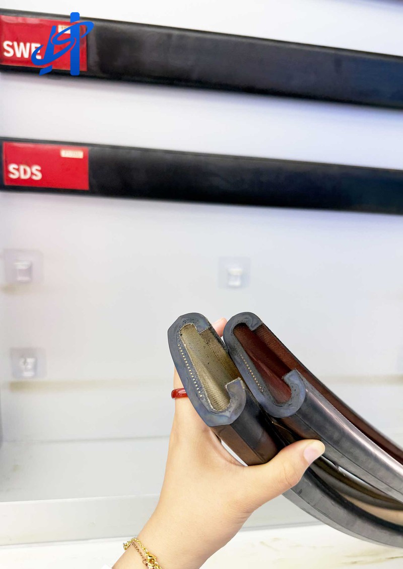 Escalator-handrail4 Escalator-handrail4